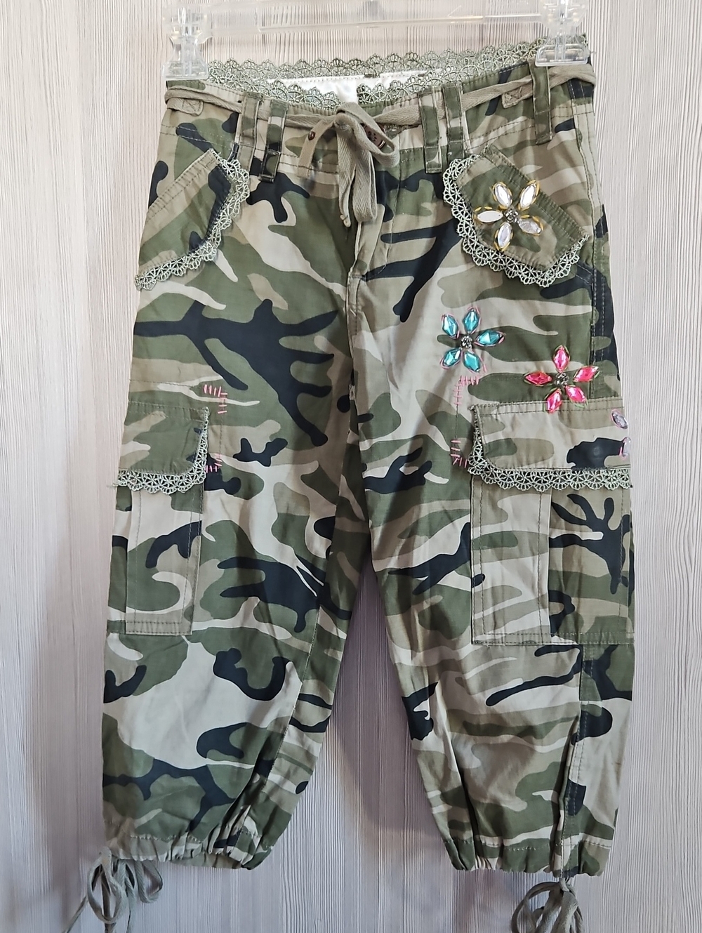 Kids Camo Cargo Capri with Jewel Flowers Size 8